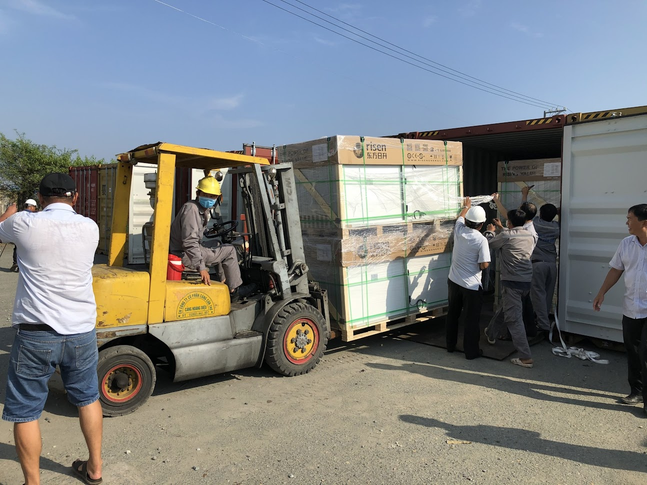 Tiếp nhận thiết bị từ container 2