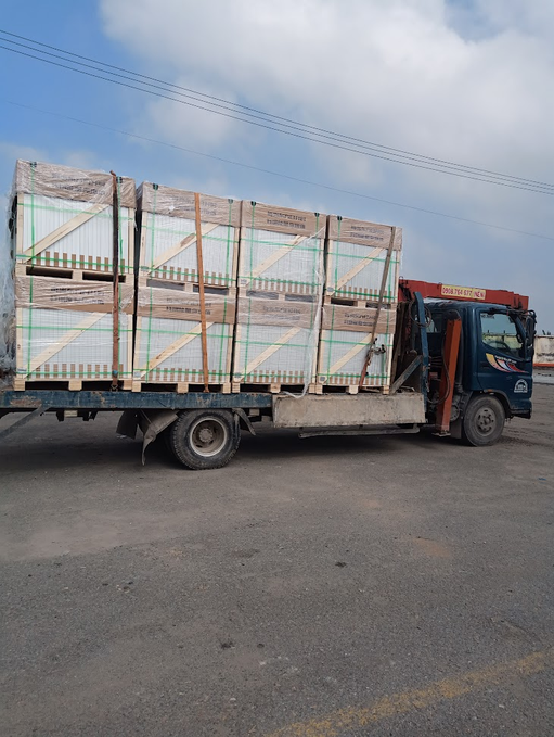 Vận chuyển thiết bị đến công trình bằng đường bộ 2