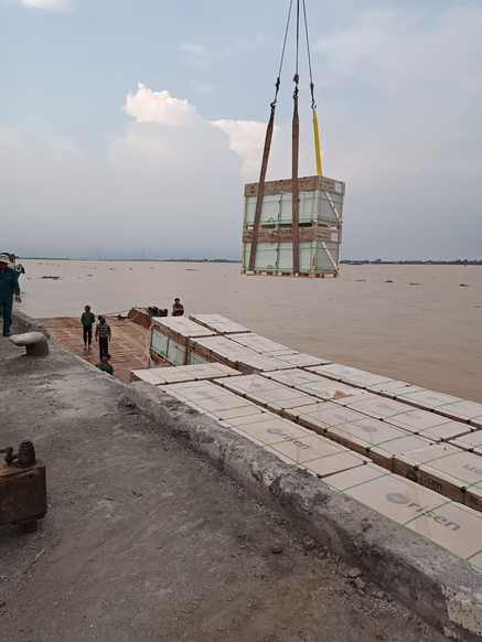 Vận chuyển thiết bị đến công trình bằng đường thủy 1