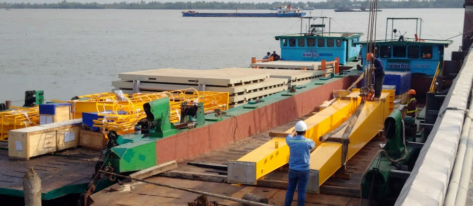 Tiếp Nhận & Đưa Thiết Bị Lên Sà Lan 1